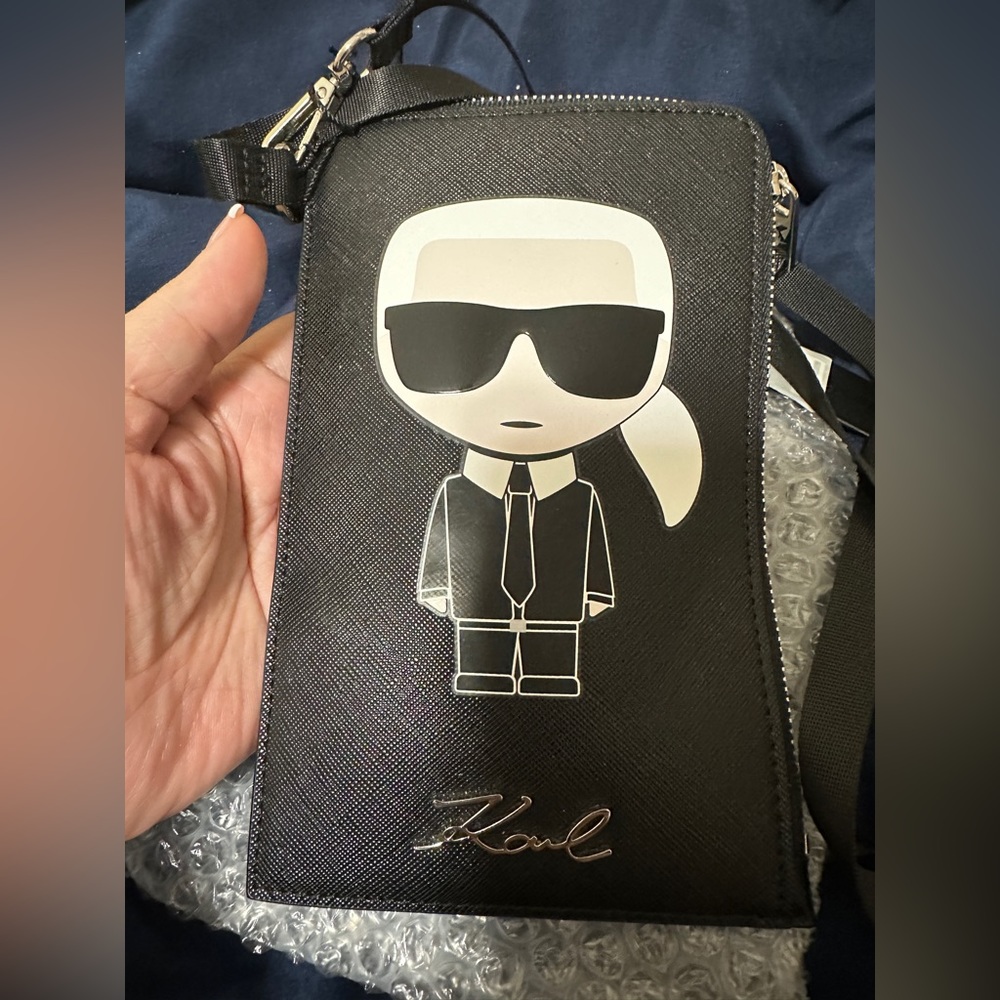 MOBILE PHONE HOLDER KARL LAGERFELD
Rare Find NWT